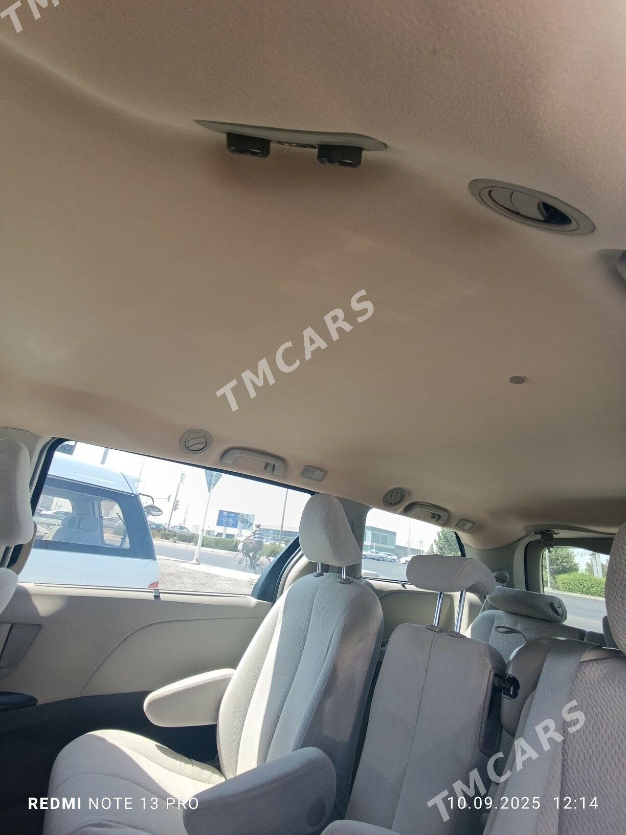 Toyota Sienna 2012 - 285 000 TMT - Мары - img 4
