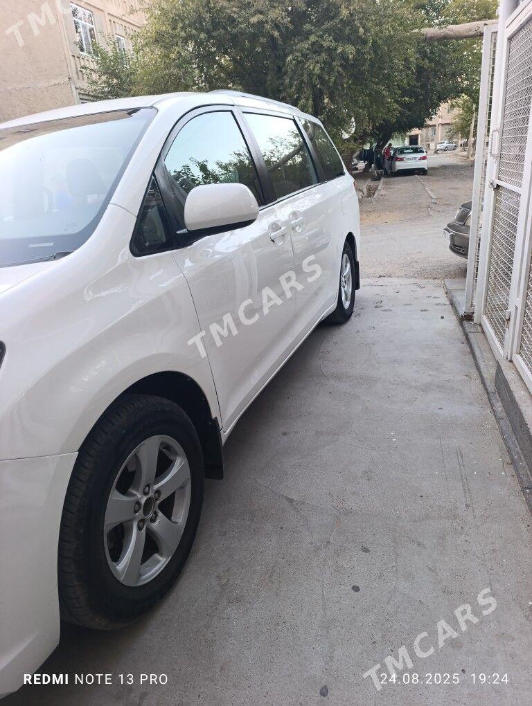Toyota Sienna 2012 - 285 000 TMT - Мары - img 2