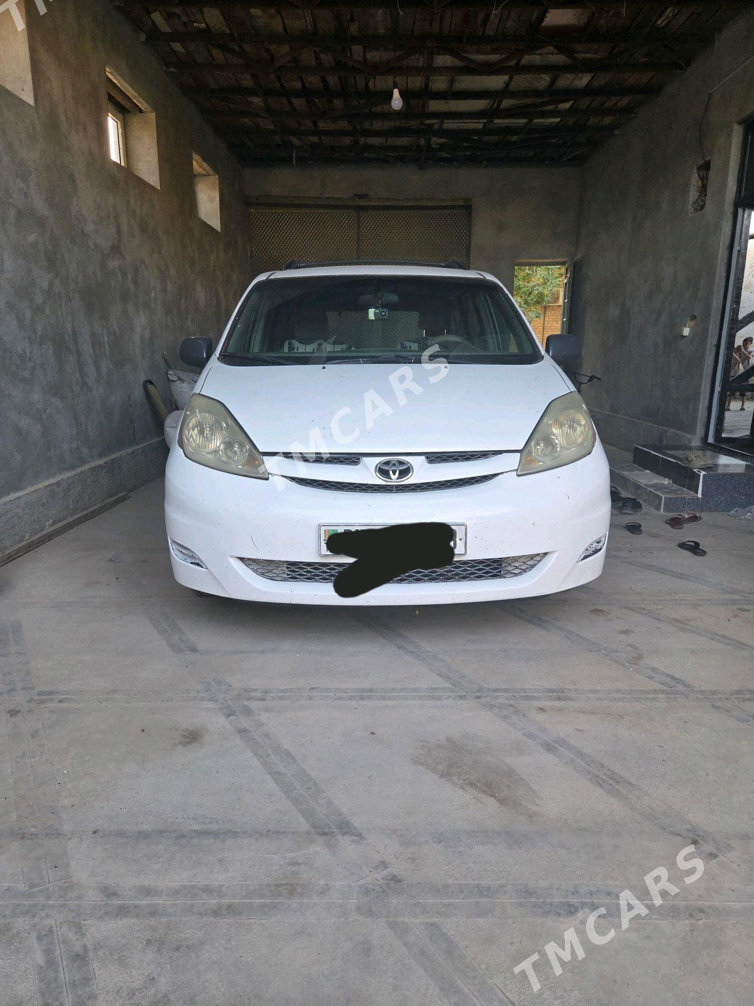 Toyota Sienna 2006 - 240 000 TMT - Туркменабат - img 5