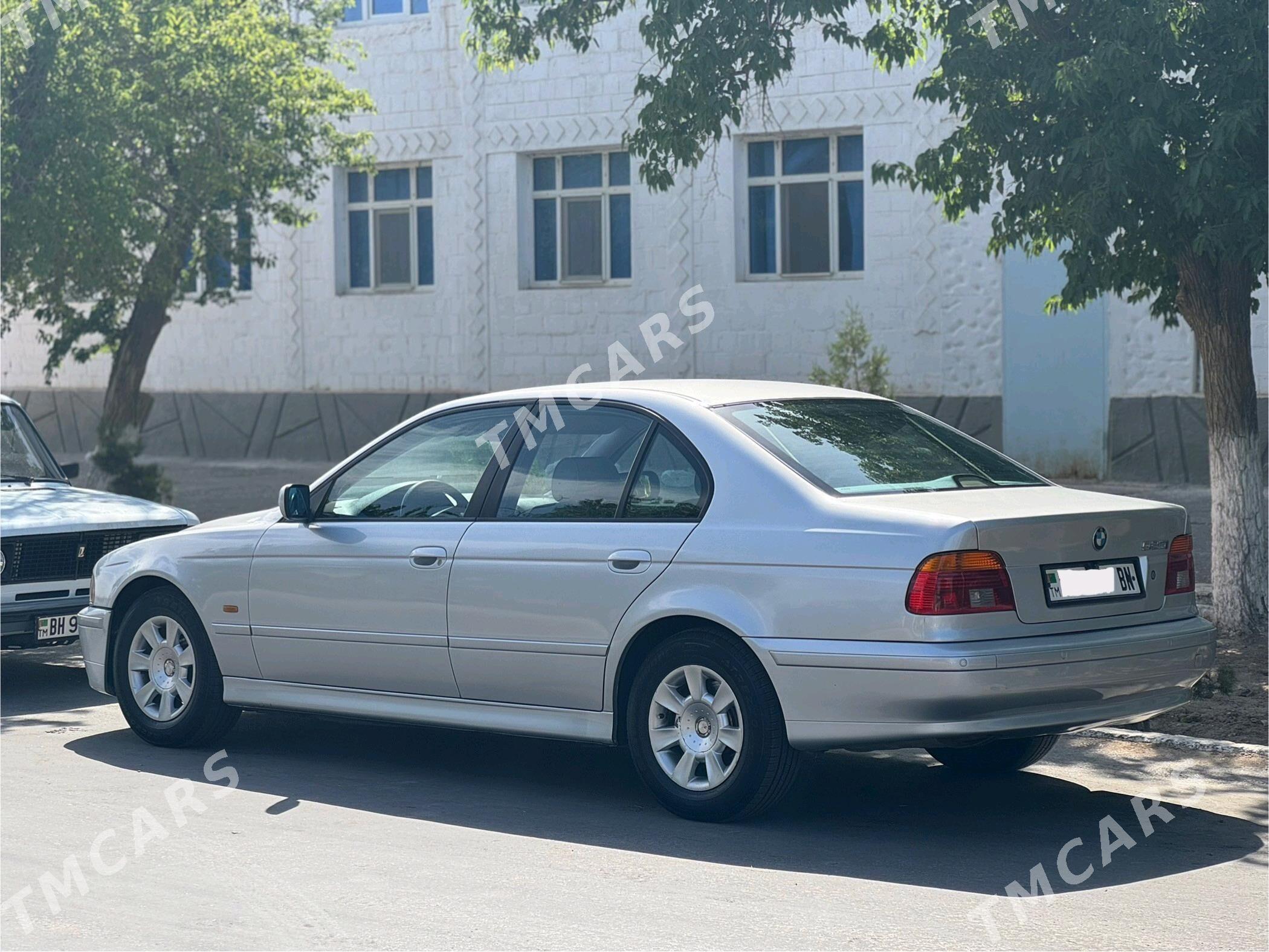 BMW E39 2002 - 125 000 TMT - Балканабат - img 4
