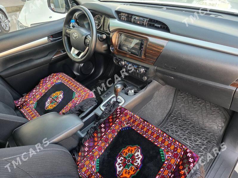 Toyota Hilux 2021 - 580 000 TMT - Ашхабад - img 4