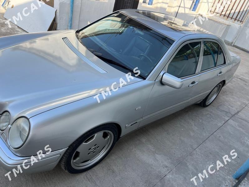 Mercedes-Benz E320 1999 - 125 000 TMT - Hitrowka - img 2