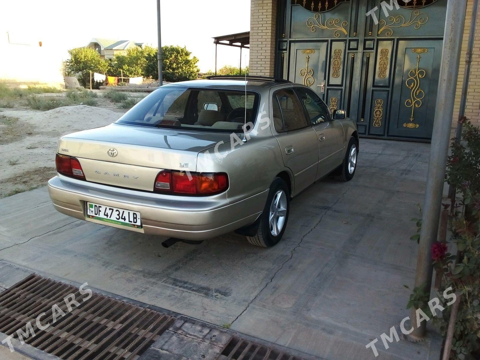 Toyota Camry 1995 - 96 000 TMT - Saýat - img 3