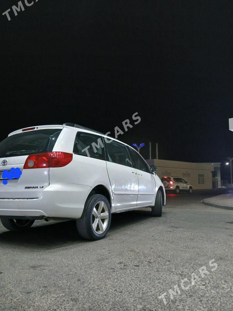 Toyota Sienna 2008 - 190 000 TMT - Дашогуз - img 3