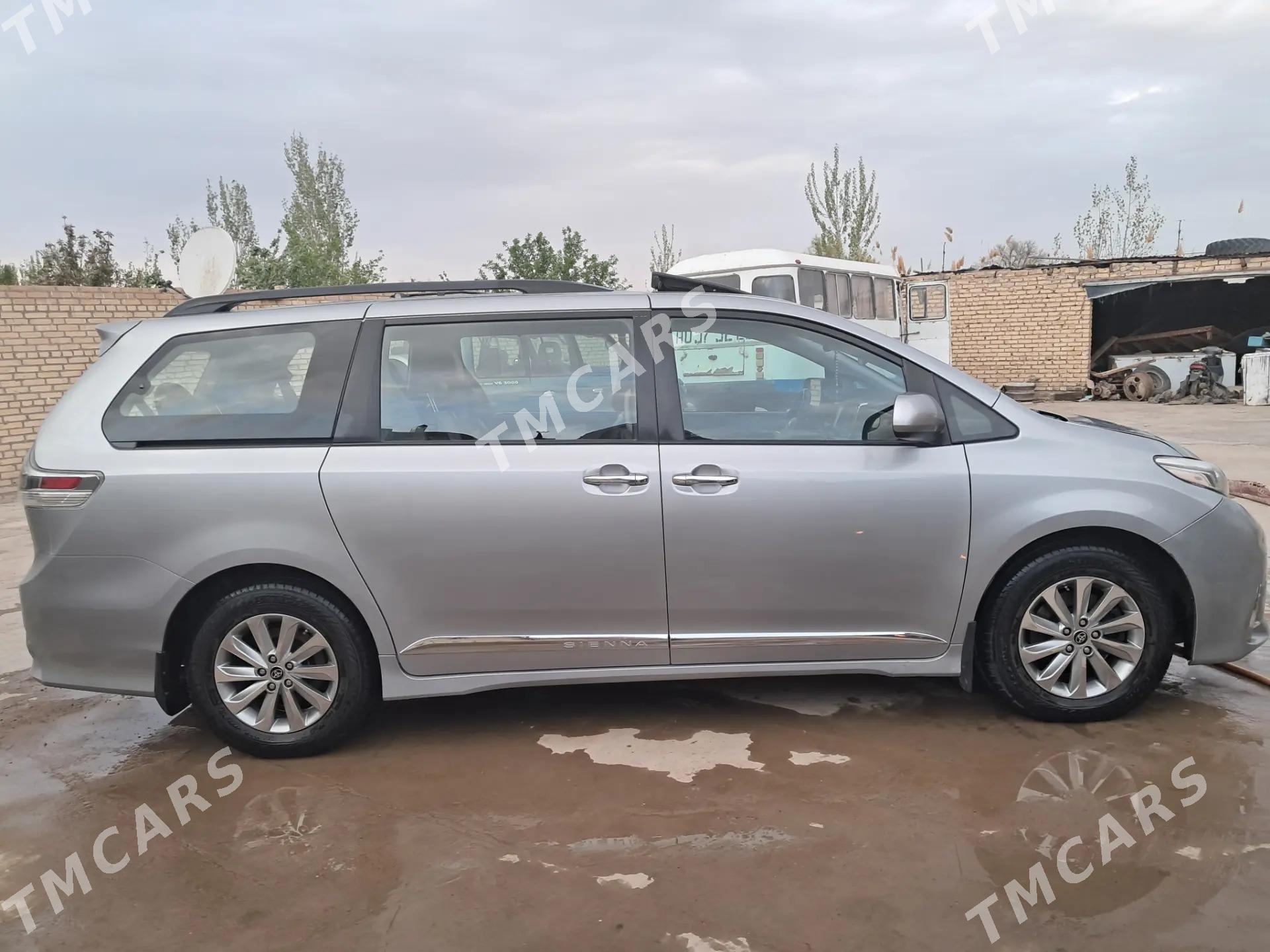 Toyota Sienna 2018 - 440 000 TMT - Туркменабат - img 5