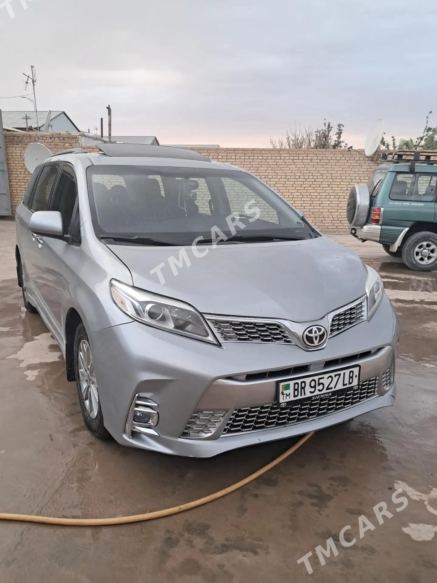 Toyota Sienna 2018 - 440 000 TMT - Туркменабат - img 10