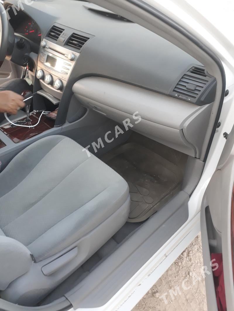 Toyota Camry 2011 - 180 000 TMT - Байрамали - img 2