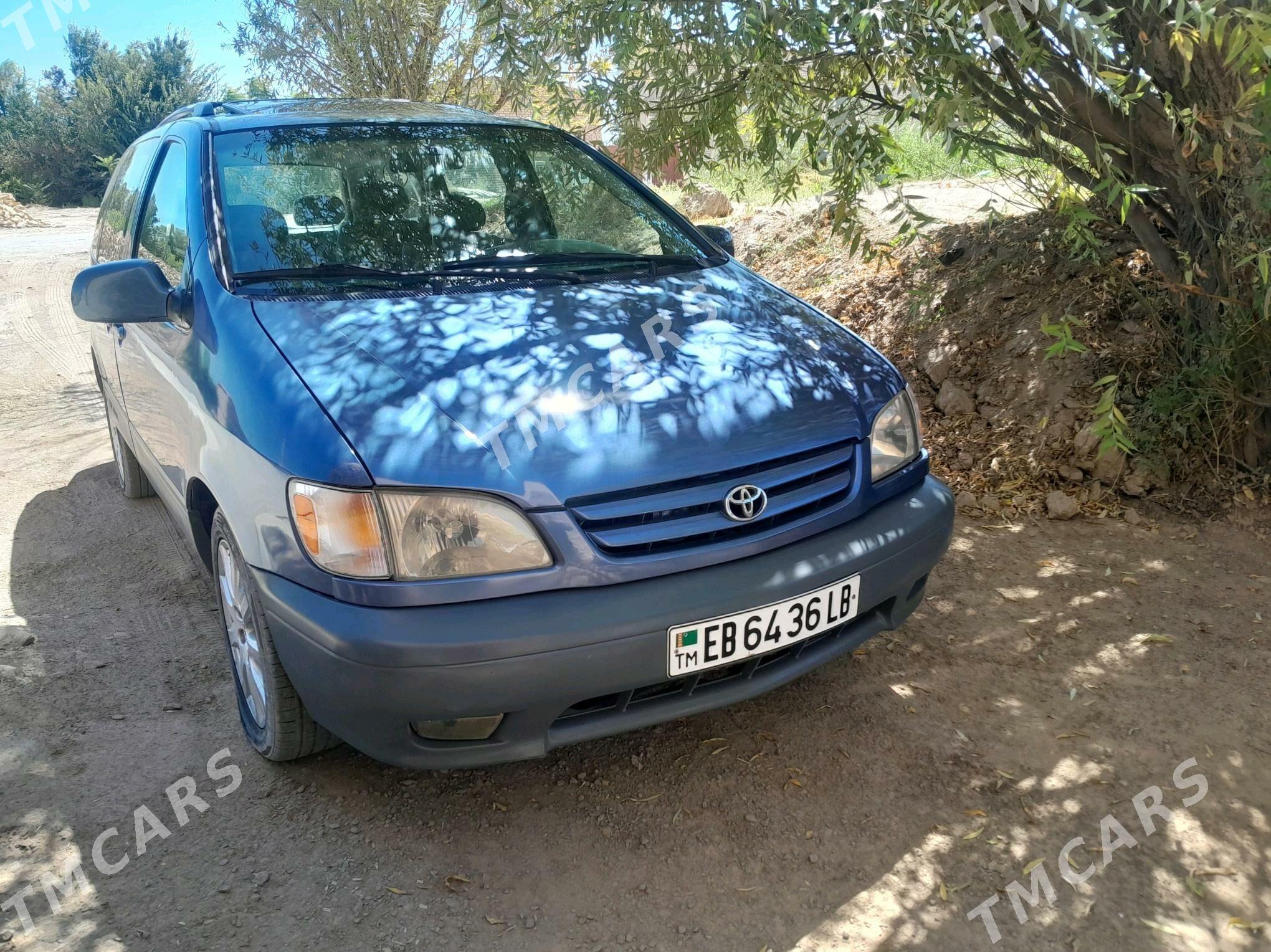 Toyota Sienna 2001 - 151 000 TMT - Туркменабат - img 2