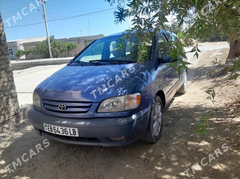 Toyota Sienna 2001 - 151 000 TMT - Туркменабат - img 3