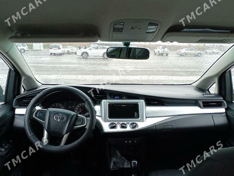 Toyota Innova 2020 - 300 000 TMT - Ашхабад - img 2