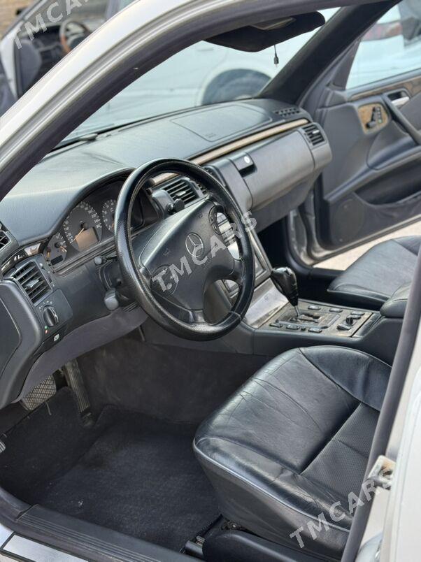 Mercedes-Benz E320 2001 - 119 000 TMT - Мары - img 8