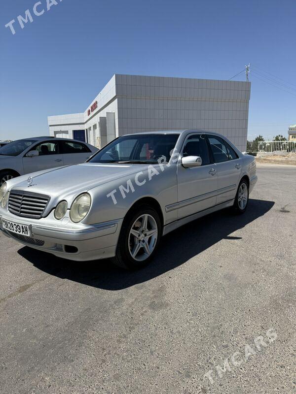 Mercedes-Benz E320 2001 - 119 000 TMT - Мары - img 9