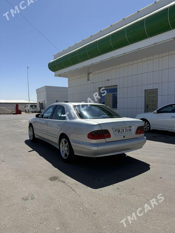 Mercedes-Benz E320 2001 - 119 000 TMT - Мары - img 5