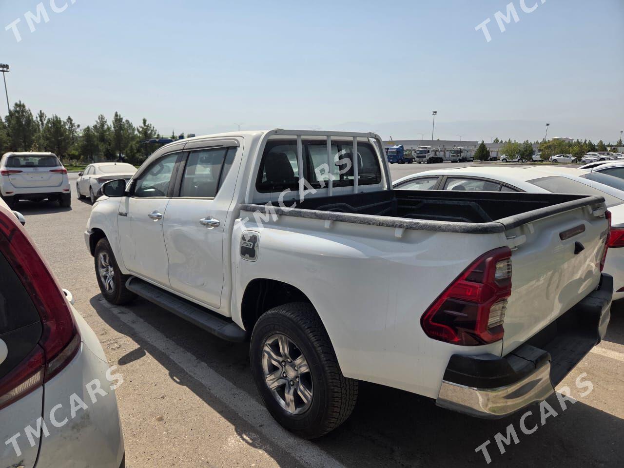 Toyota Hilux 2025 - 675 000 TMT - Aşgabat - img 4