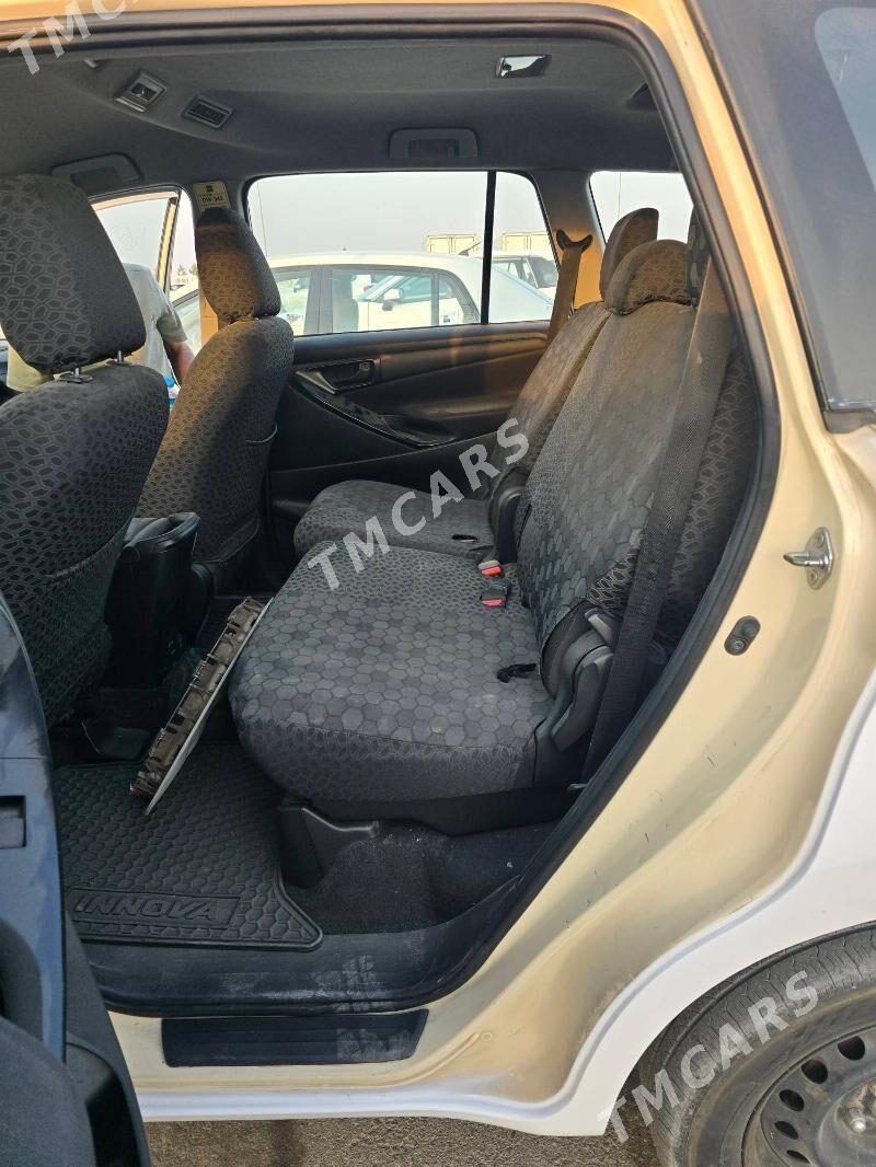 Toyota Innova 2021 - 245 000 TMT - Ашхабад - img 3