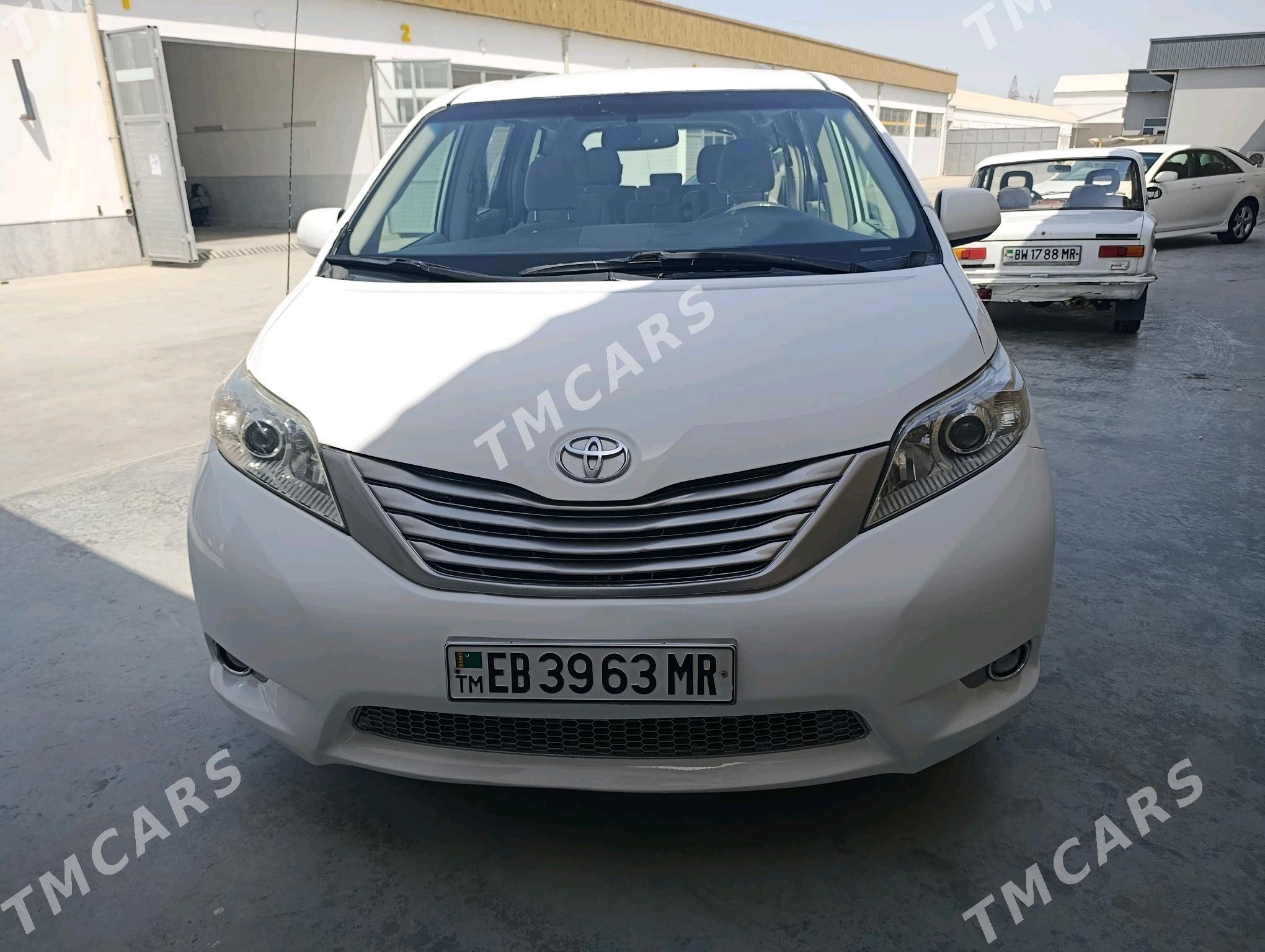 Toyota Sienna 2011 - 275 000 TMT - Мары - img 6