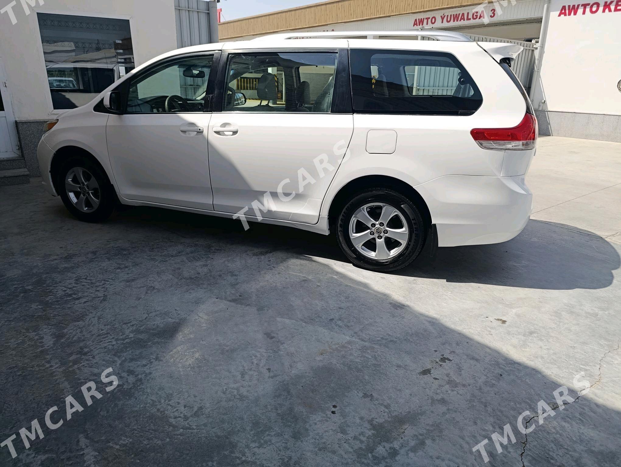 Toyota Sienna 2011 - 275 000 TMT - Мары - img 3