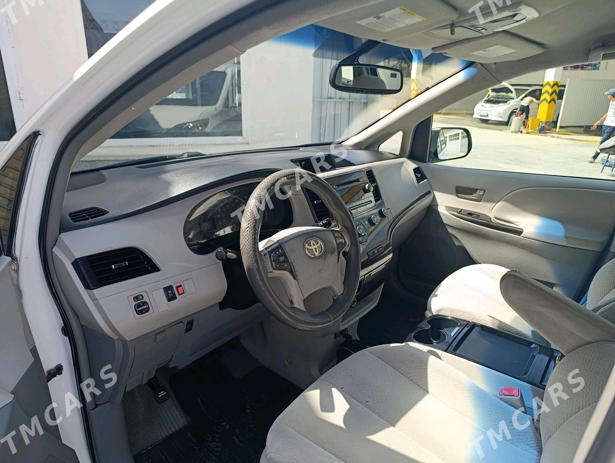 Toyota Sienna 2011 - 275 000 TMT - Мары - img 4