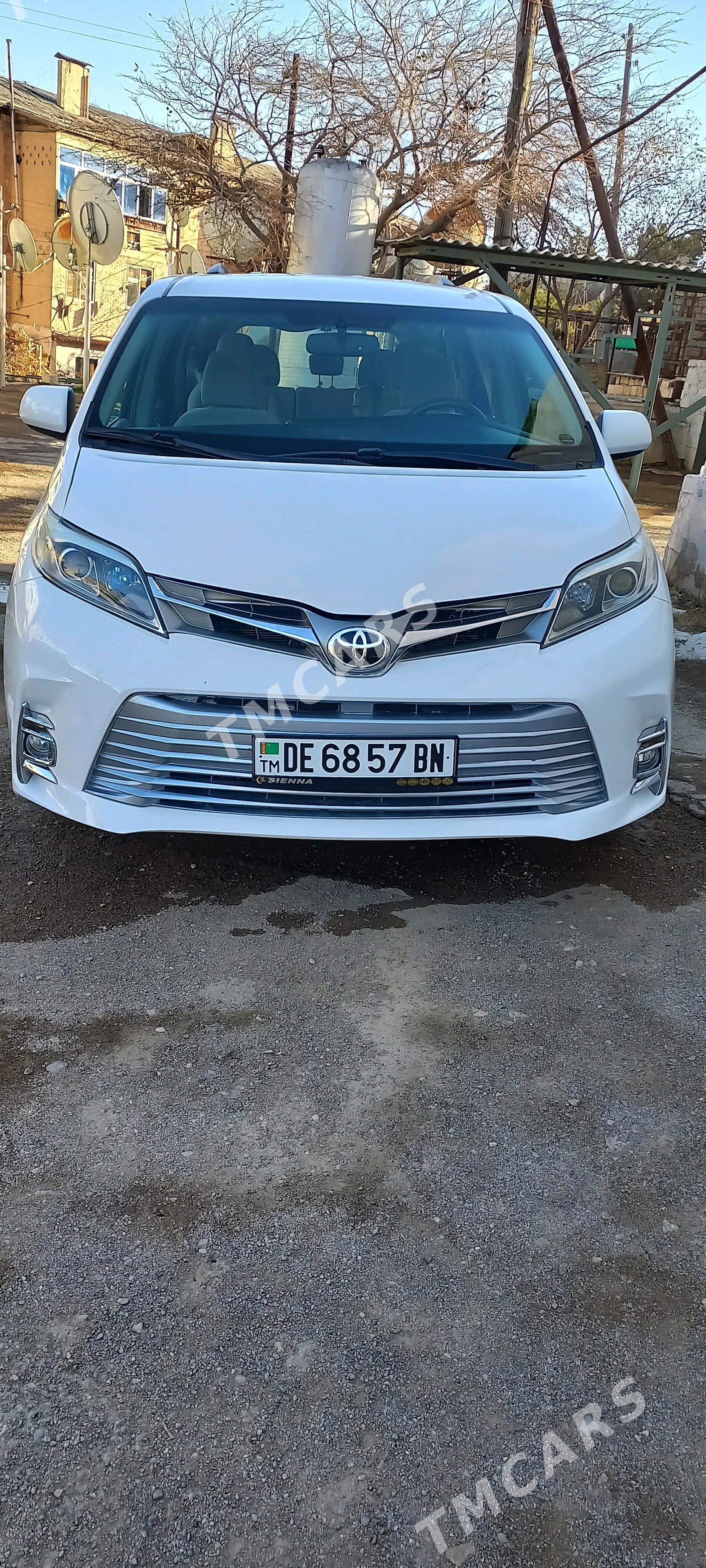 Toyota Sienna 2018 - 400 000 TMT - Türkmenbaşy - img 3