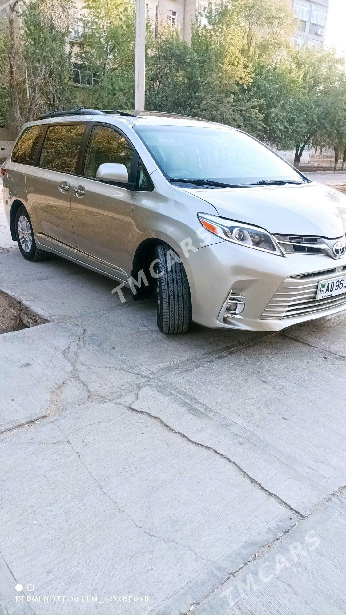 Toyota Sienna 2017 - 395 000 TMT - Мары - img 4