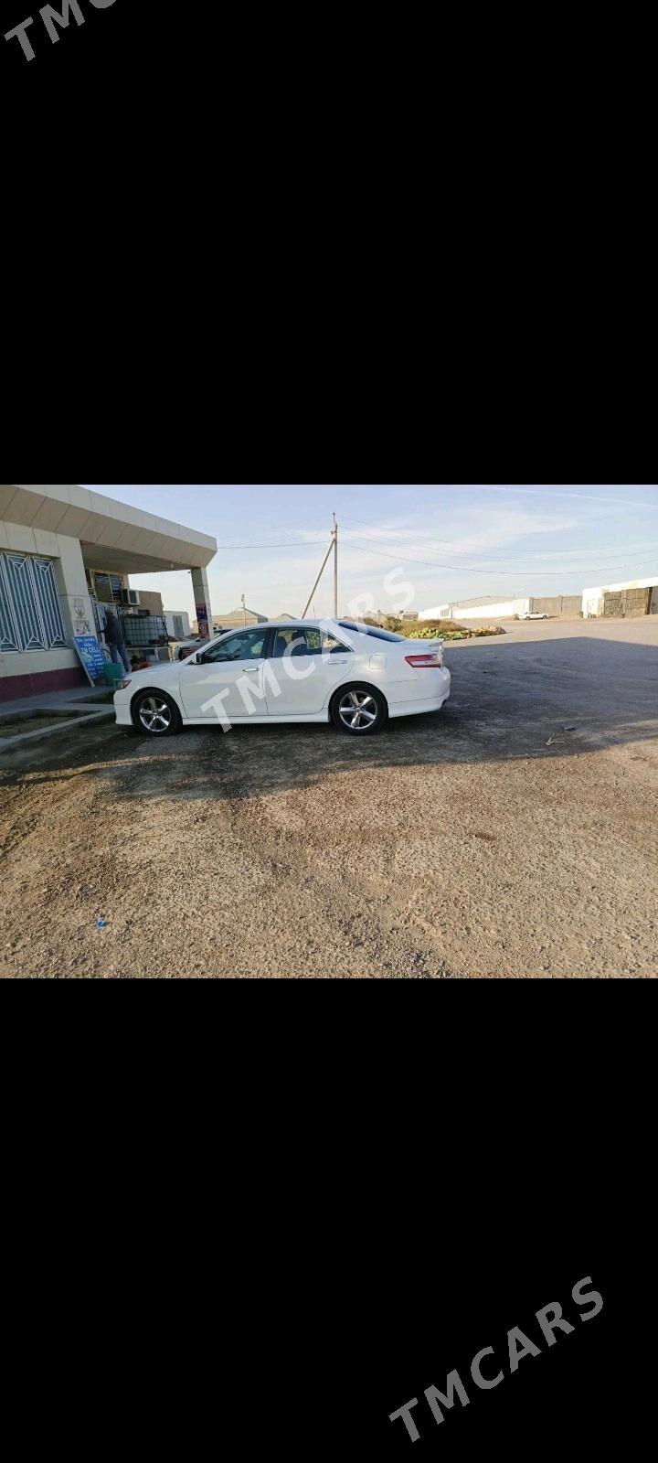 Toyota Camry 2010 - 189 000 TMT - Байрамали - img 2