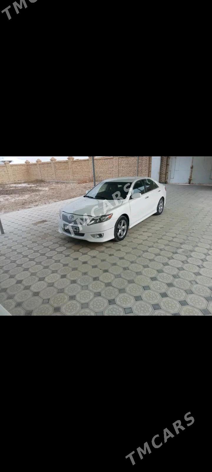 Toyota Camry 2010 - 189 000 TMT - Байрамали - img 4