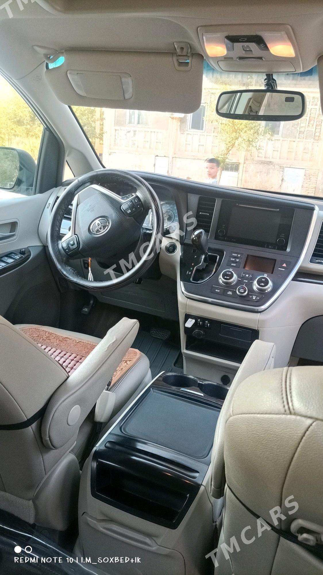 Toyota Sienna 2017 - 395 000 TMT - Мары - img 9