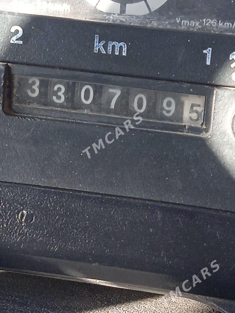 Scania Truck 2002 - 300 000 TMT - Гумдаг - img 2