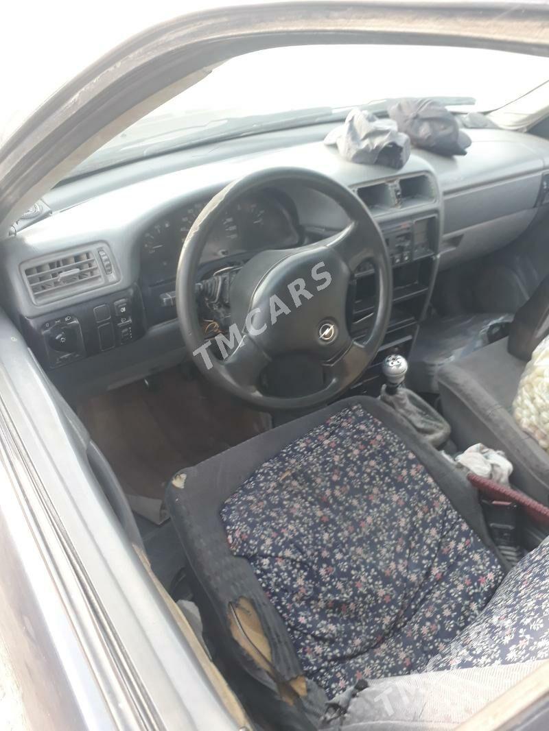 Opel Vectra 1995 - 22 000 TMT - Бахарден - img 4