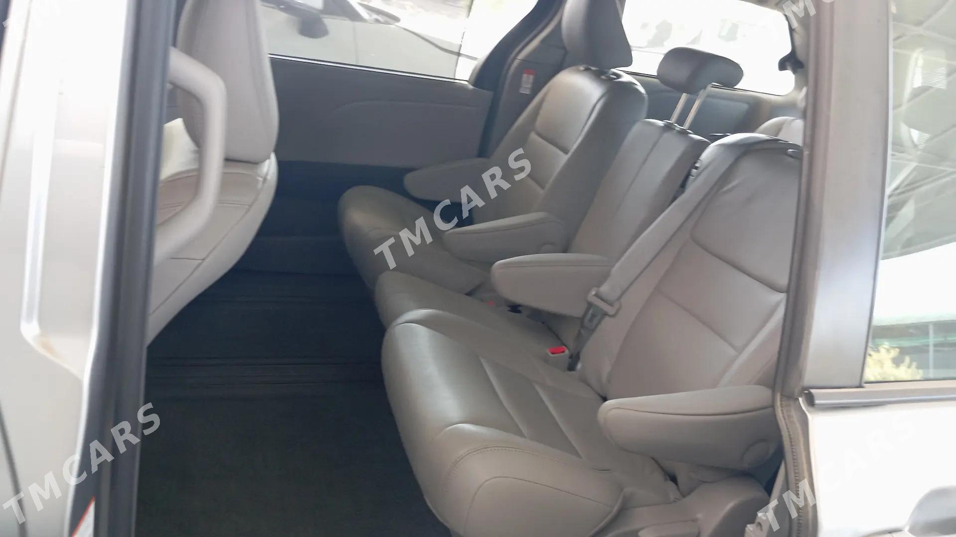 Toyota Sienna 2017 - 500 000 TMT - Мары - img 2