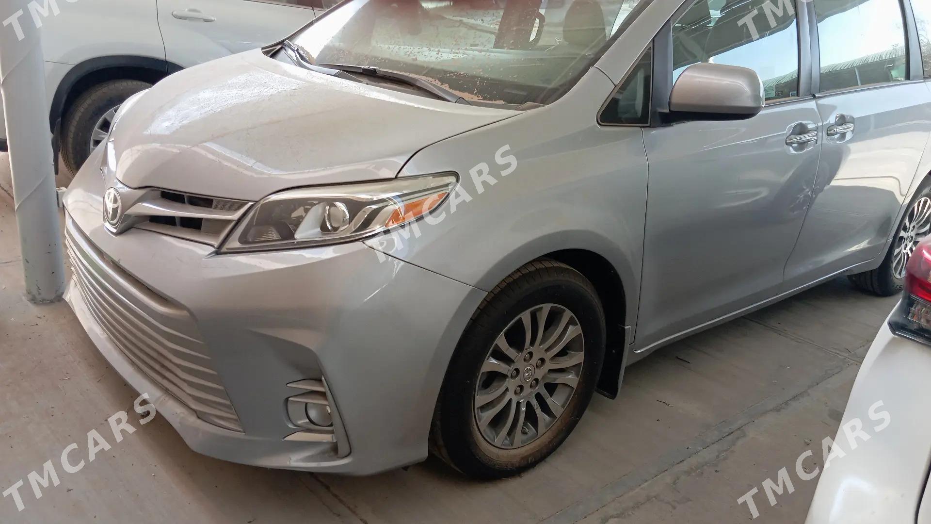 Toyota Sienna 2017 - 500 000 TMT - Мары - img 5