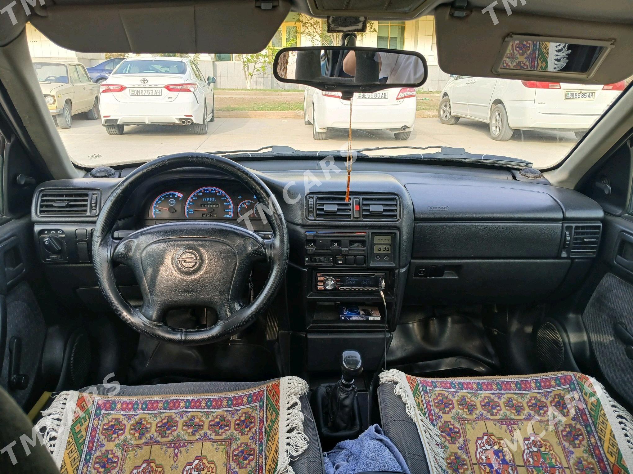 Opel Vectra 1995 - 50 000 TMT - Бахарден - img 5