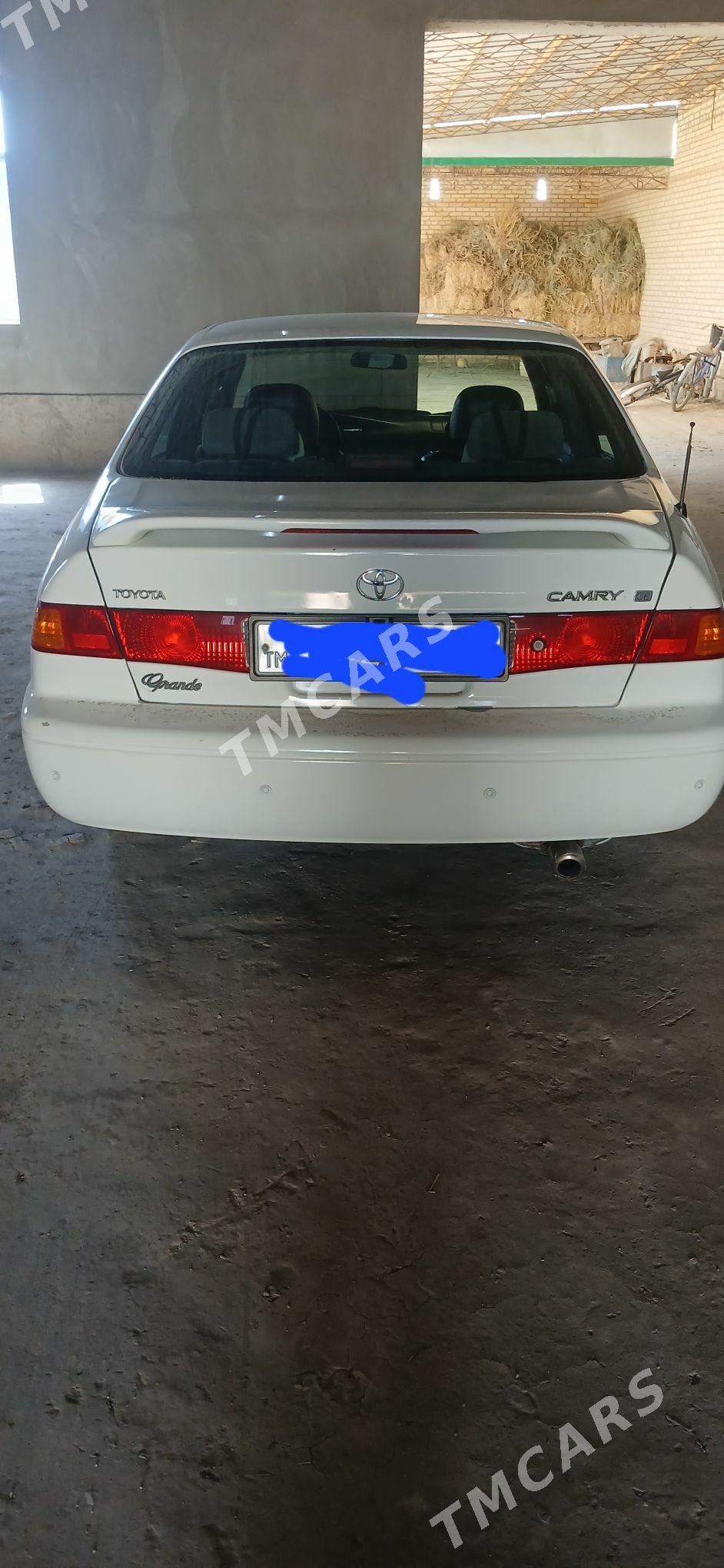 Toyota Camry 2000 - 135 000 TMT - Halaç - img 2
