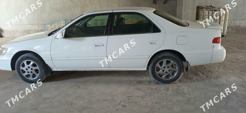 Toyota Camry 2000 - 135 000 TMT - Halaç - img 4