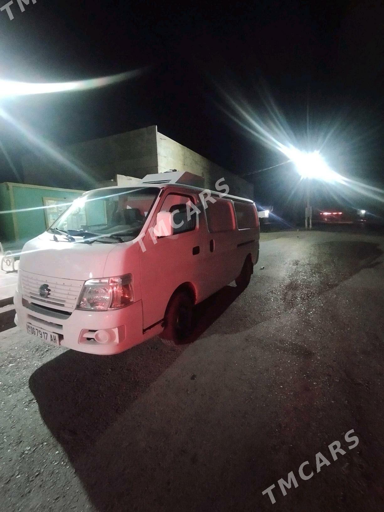 Nissan Urvan 2011 - 180 000 TMT - Türkmenabat - img 2