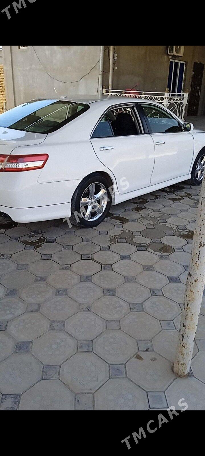 Toyota Camry 2010 - 189 000 TMT - Baýramaly - img 4
