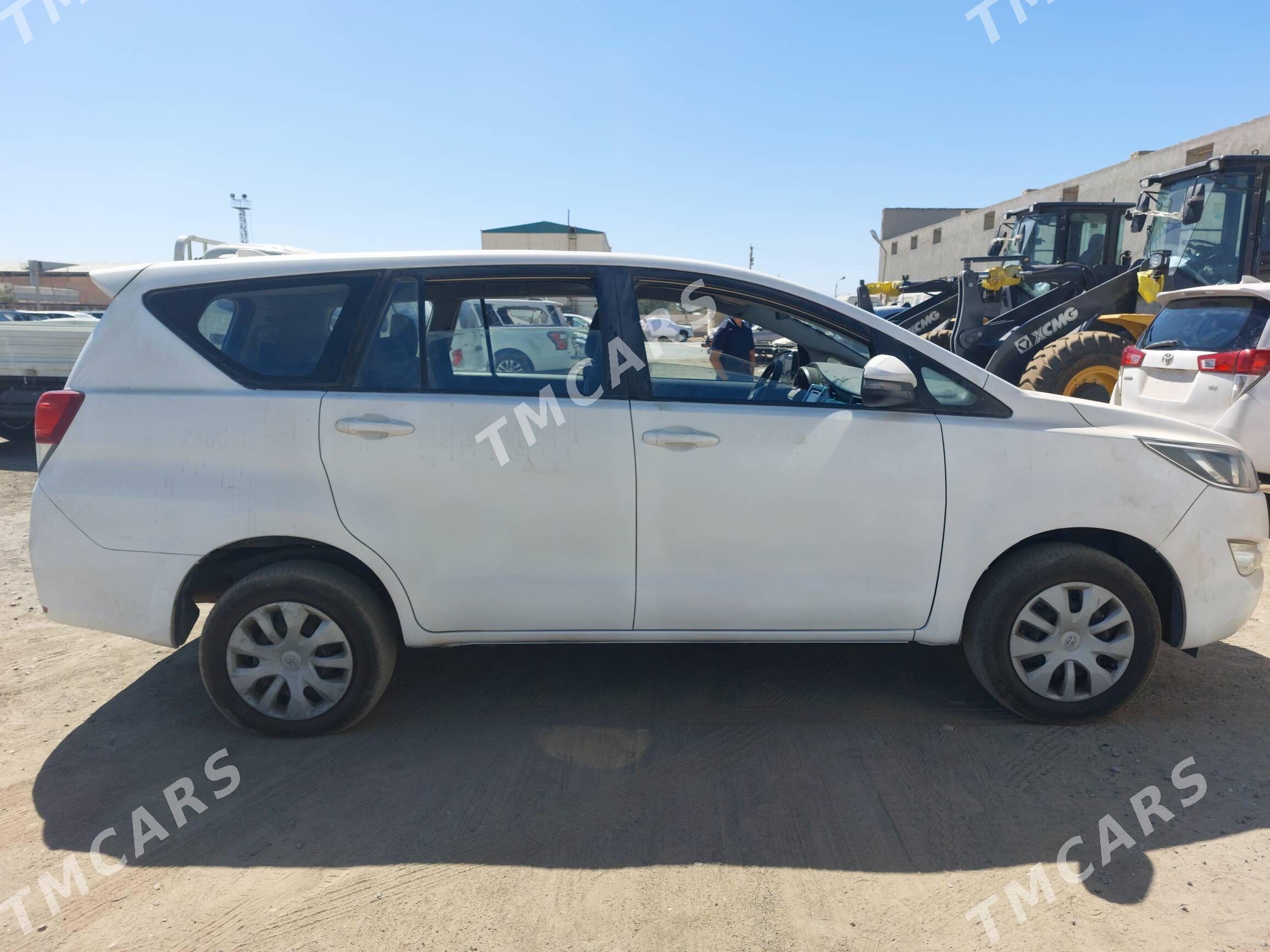 Toyota Innova 2021 - 210 000 TMT - Mary - img 6