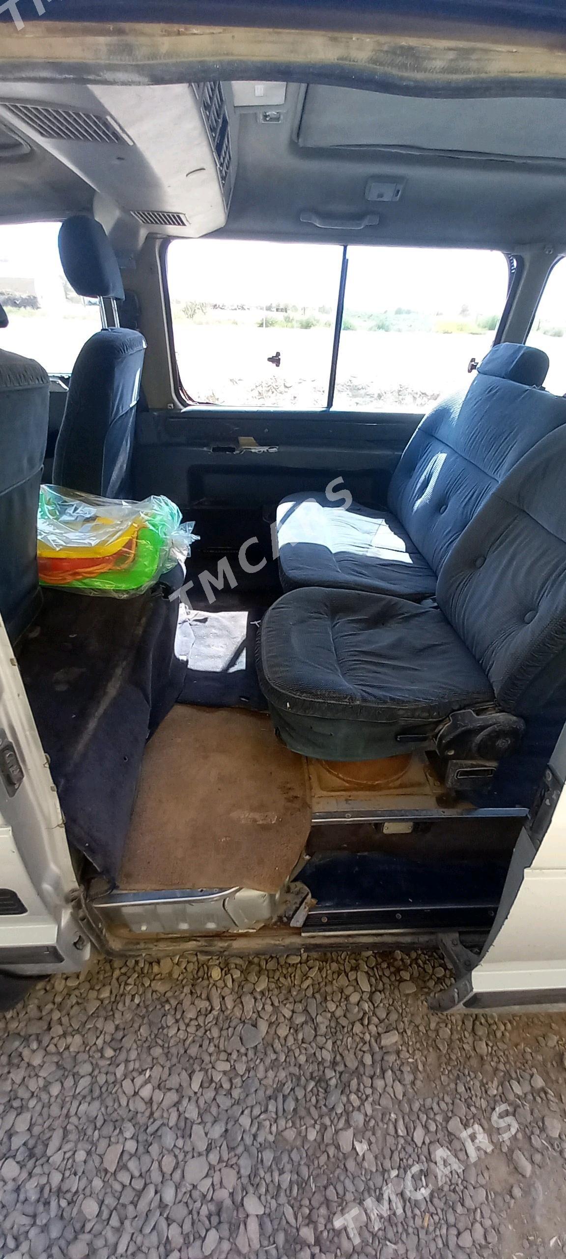 Toyota Hiace 1987 - 30 000 TMT - Murgap - img 2
