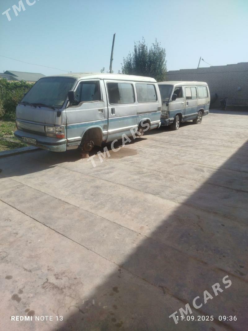 Toyota Hiace 2000 - 25 000 TMT - Дянев - img 3