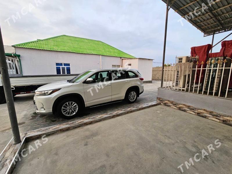 Toyota Highlander 2018 - 455 000 TMT - Гуртли - img 6