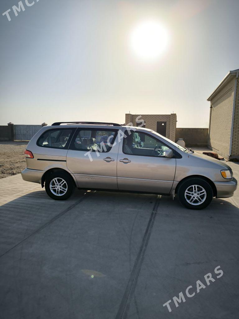 Toyota Sienna 2002 - 155 000 TMT - Babadaýhan - img 4