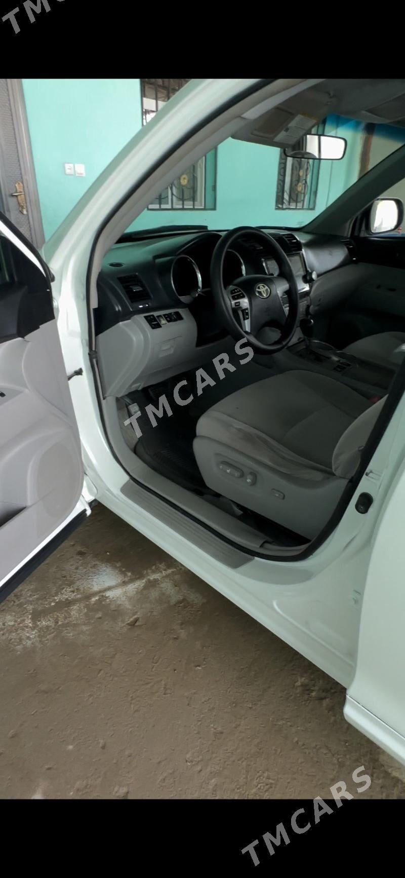 Toyota Highlander 2010 - 250 000 TMT - Койтендаг - img 3