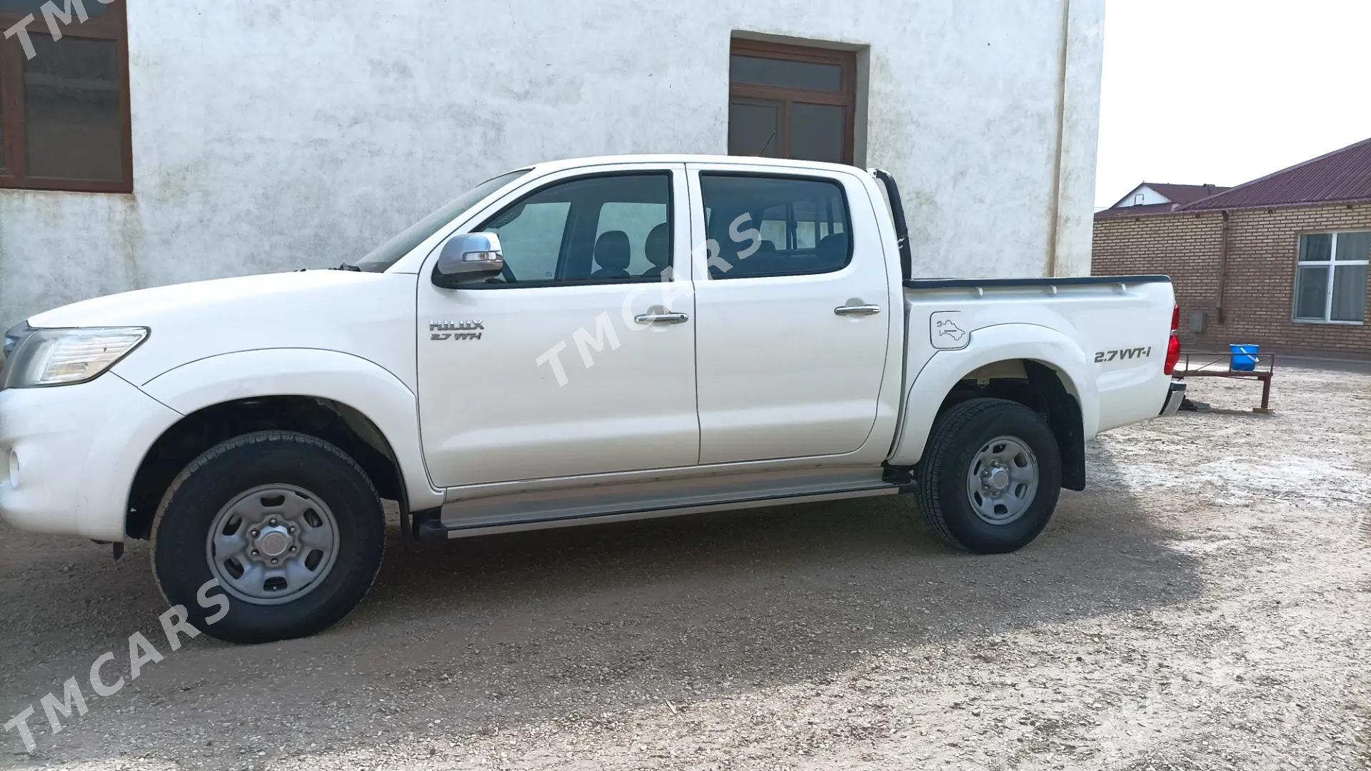 Toyota Hilux 2012 - 340 000 TMT - Хазар - img 2