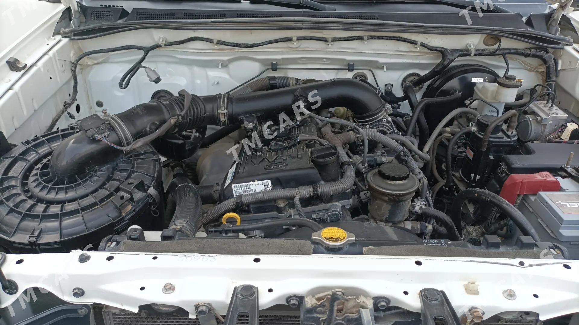 Toyota Hilux 2012 - 340 000 TMT - Хазар - img 3
