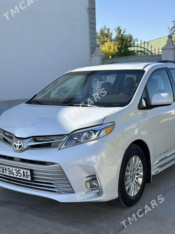 Toyota Sienna 2018 - 450 000 TMT - Aşgabat - img 4