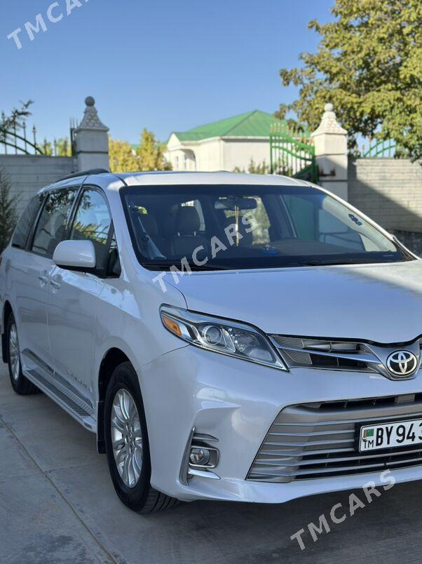 Toyota Sienna 2018 - 450 000 TMT - Aşgabat - img 3