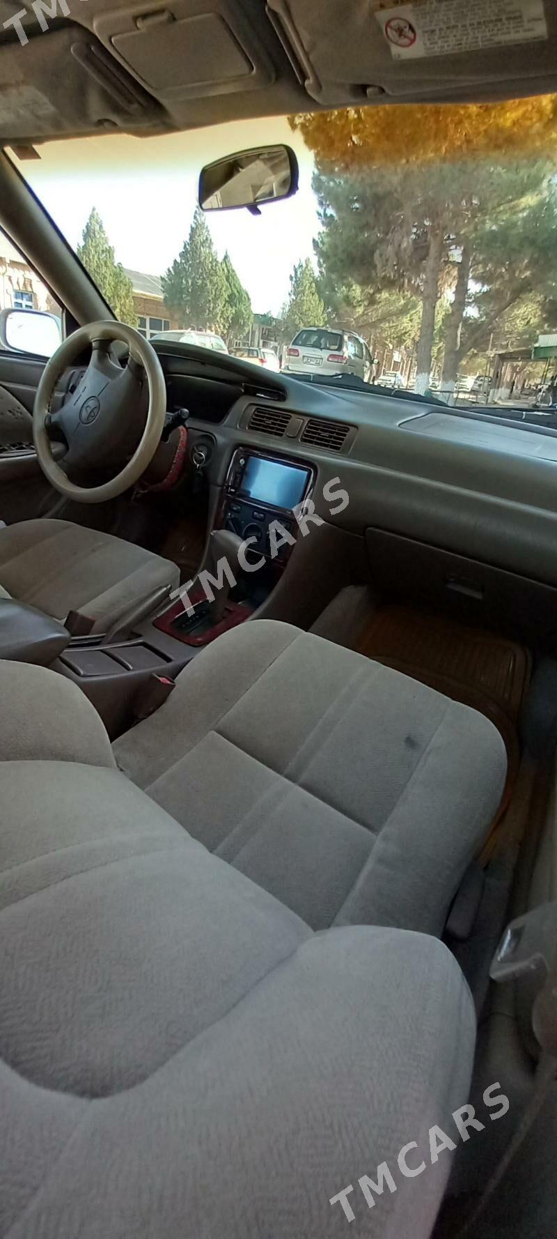 Toyota Camry 2001 - 127 000 TMT - Halaç - img 3
