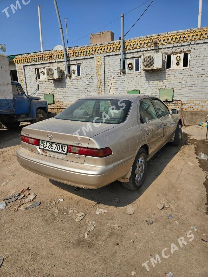 Toyota Camry 1998 - 128 000 TMT - Köneürgenç - img 3