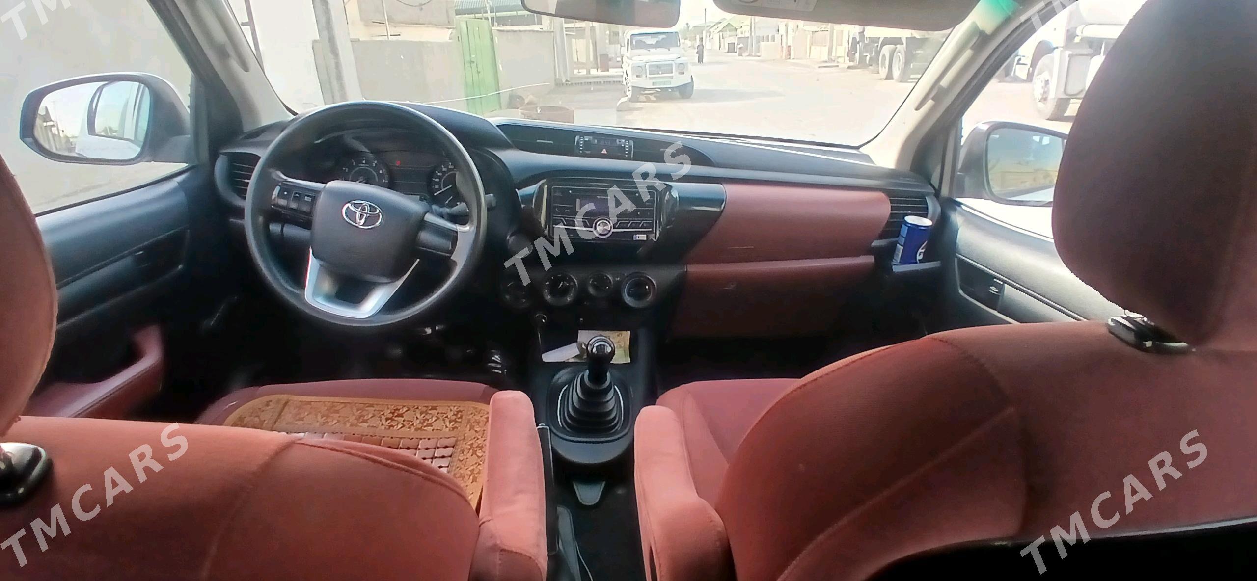 Toyota Hilux 2019 - 430 000 TMT - Багир - img 2