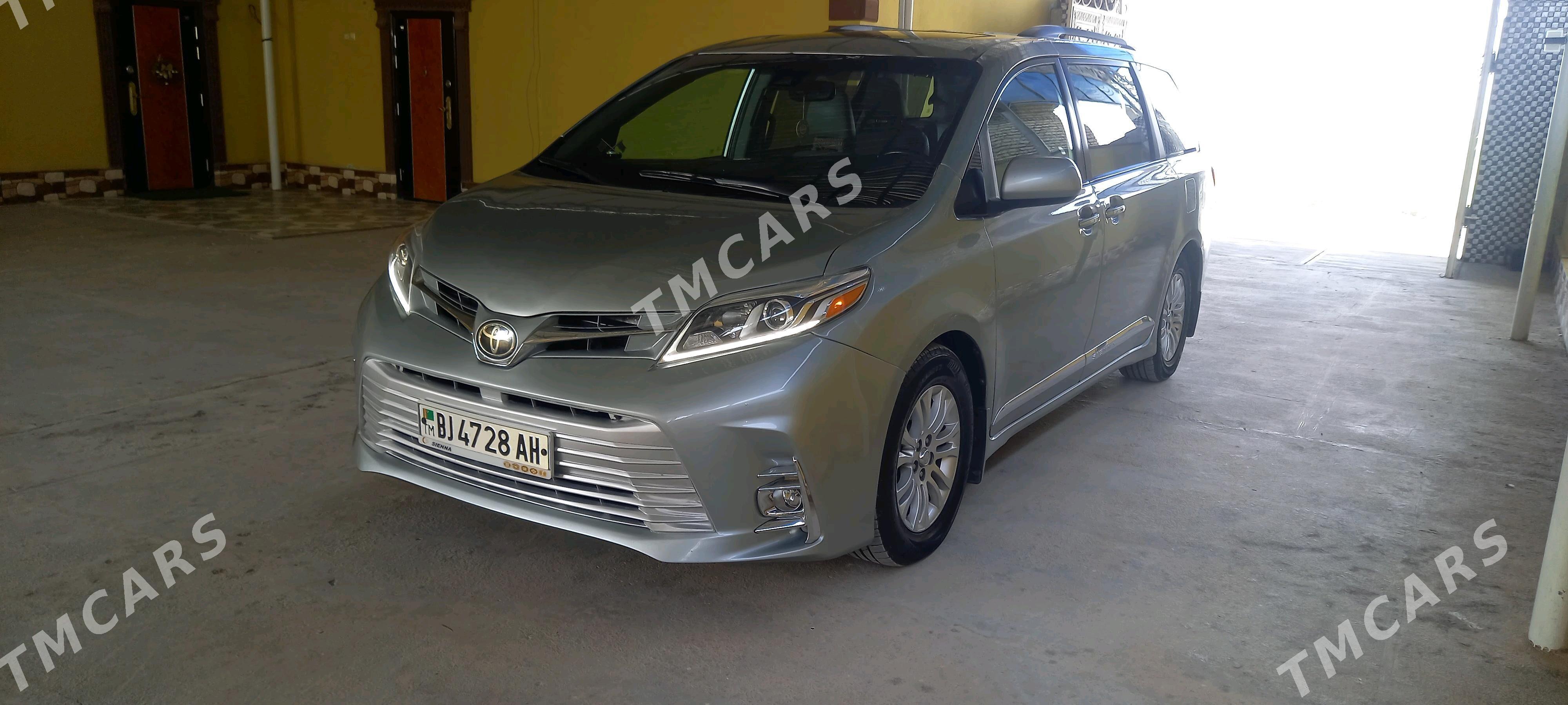 Toyota Sienna 2018 - 440 000 TMT - Kaka - img 3